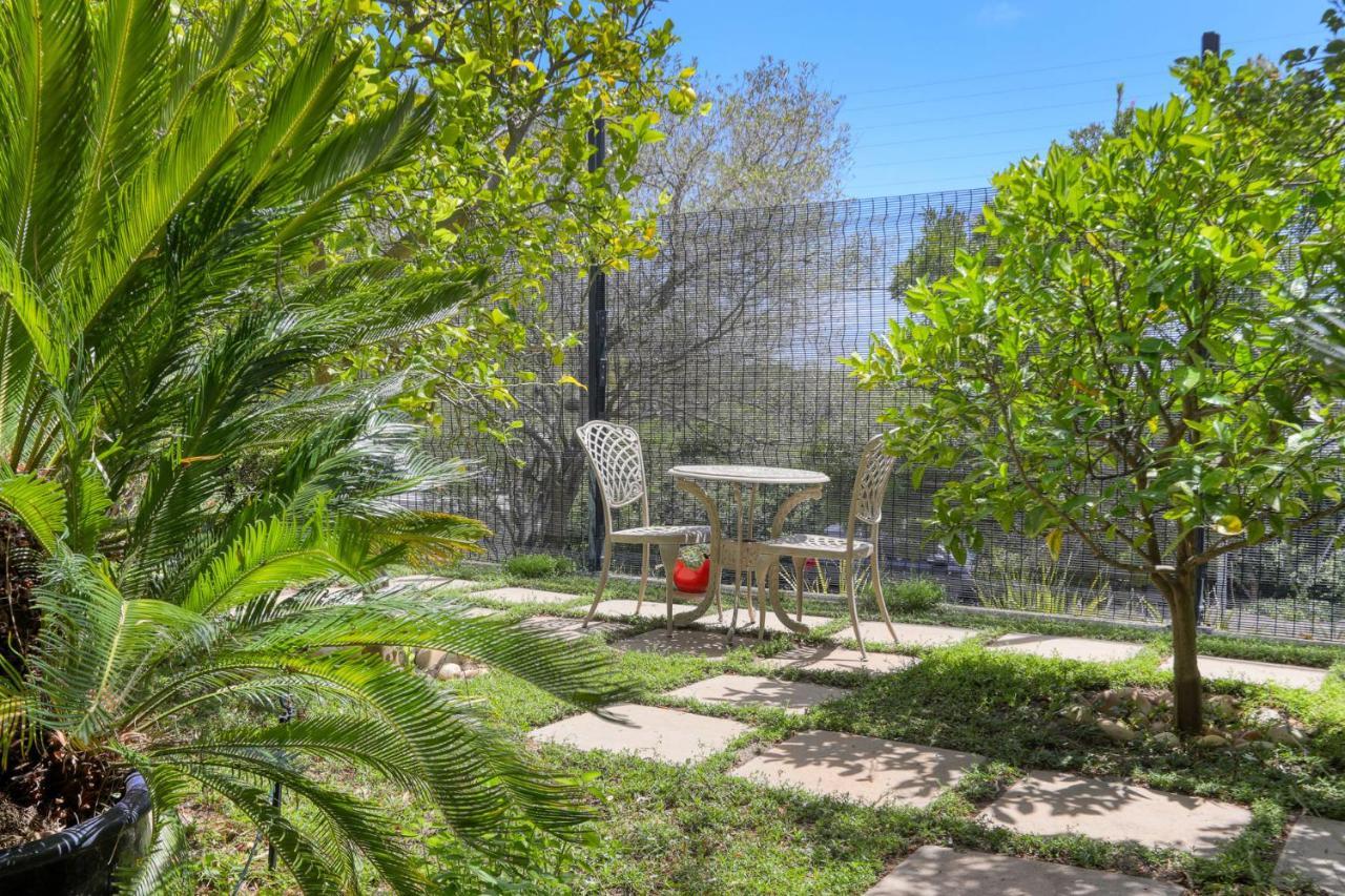 Solar Power French Country On Table Mountain Apartment *