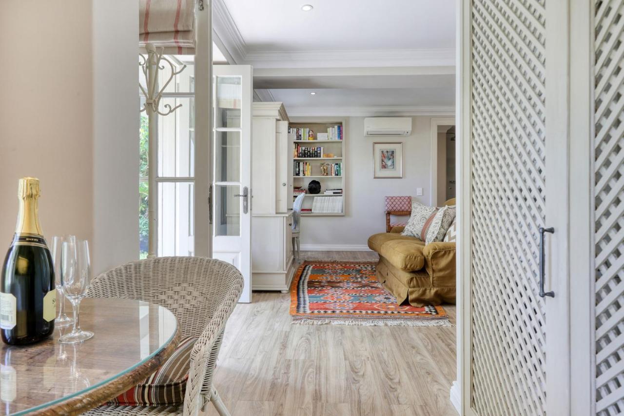 Solar Power French Country On Table Mountain Apartment *
